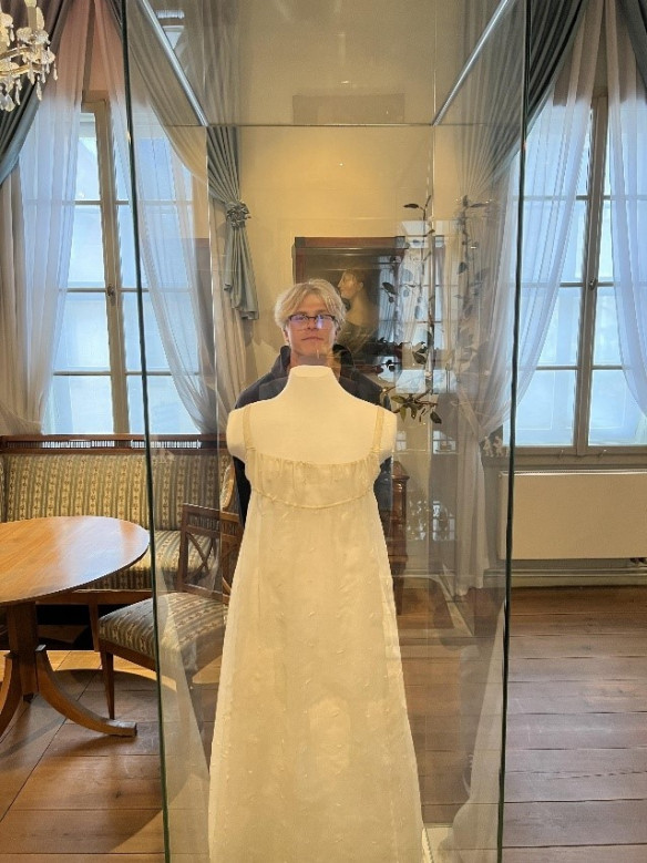 JES - Kevin und ein Kleid aus dem Weimarer Stadtmuseum
