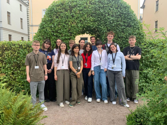 JES 2025 - Gruppenfoto in Goethes Garten