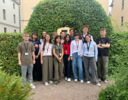 JES 2025 - Gruppenfoto in Goethes Garten